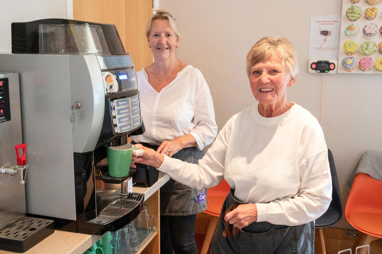 Hospice Elaine’s Café volunteers